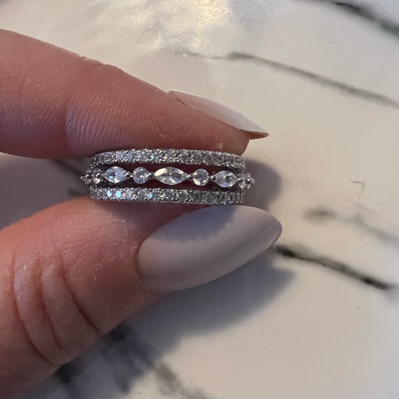 Sterling Silver floating cubic zirconia band ring - Picture 12 of 12